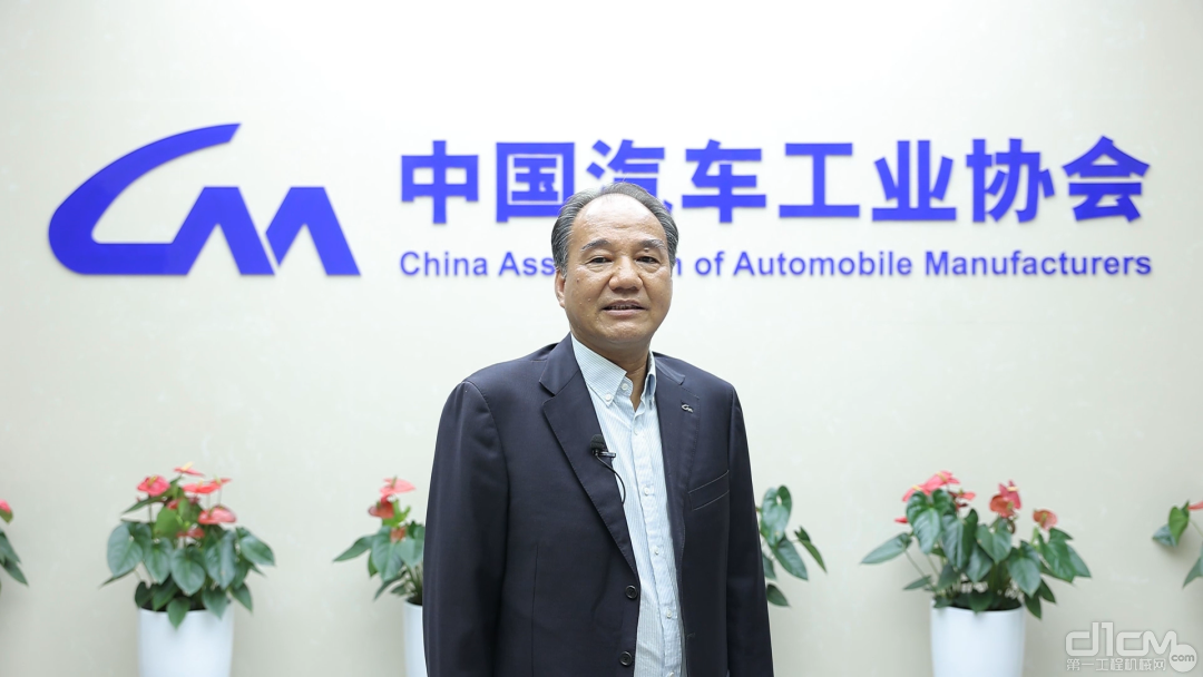 中國汽車工業協會總工程師、副秘書長葉盛基送上視頻祝賀