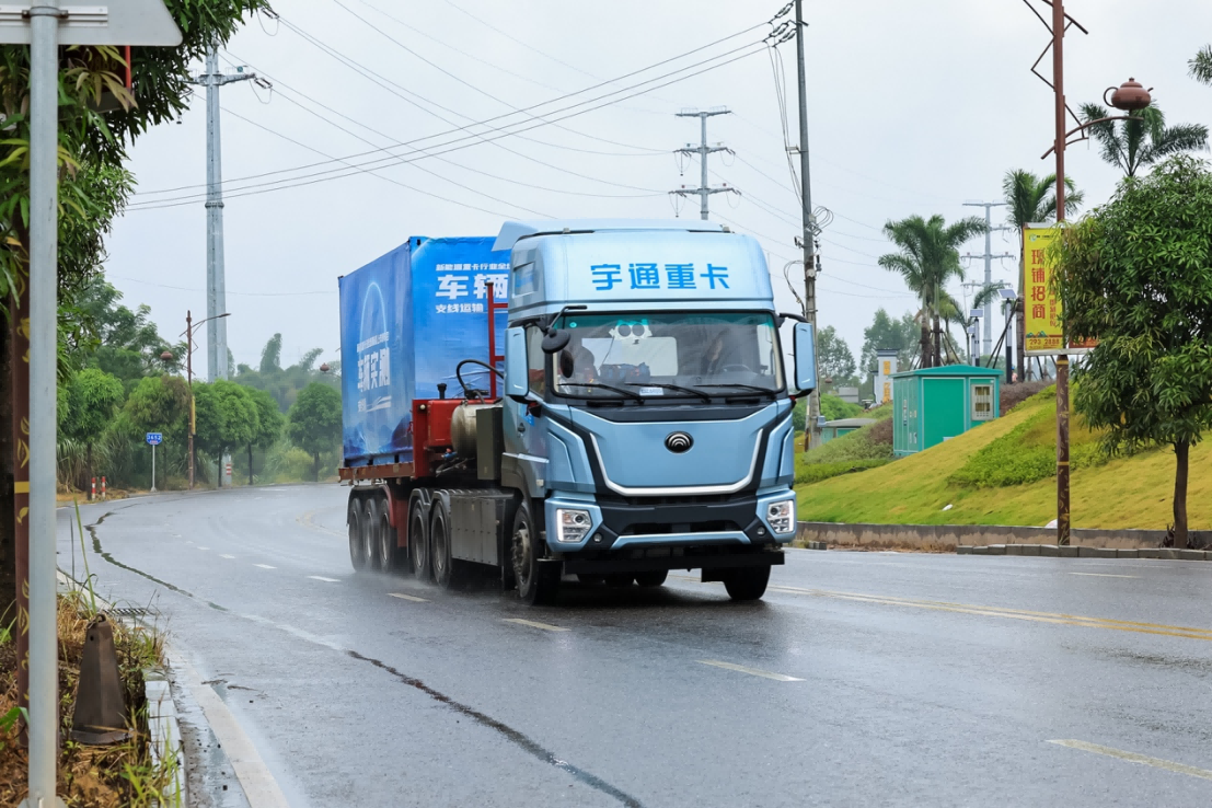 【新聞稿】刷新純電重卡續航新高度，宇通600度純電牽引車新品上市！（原）1274.png
